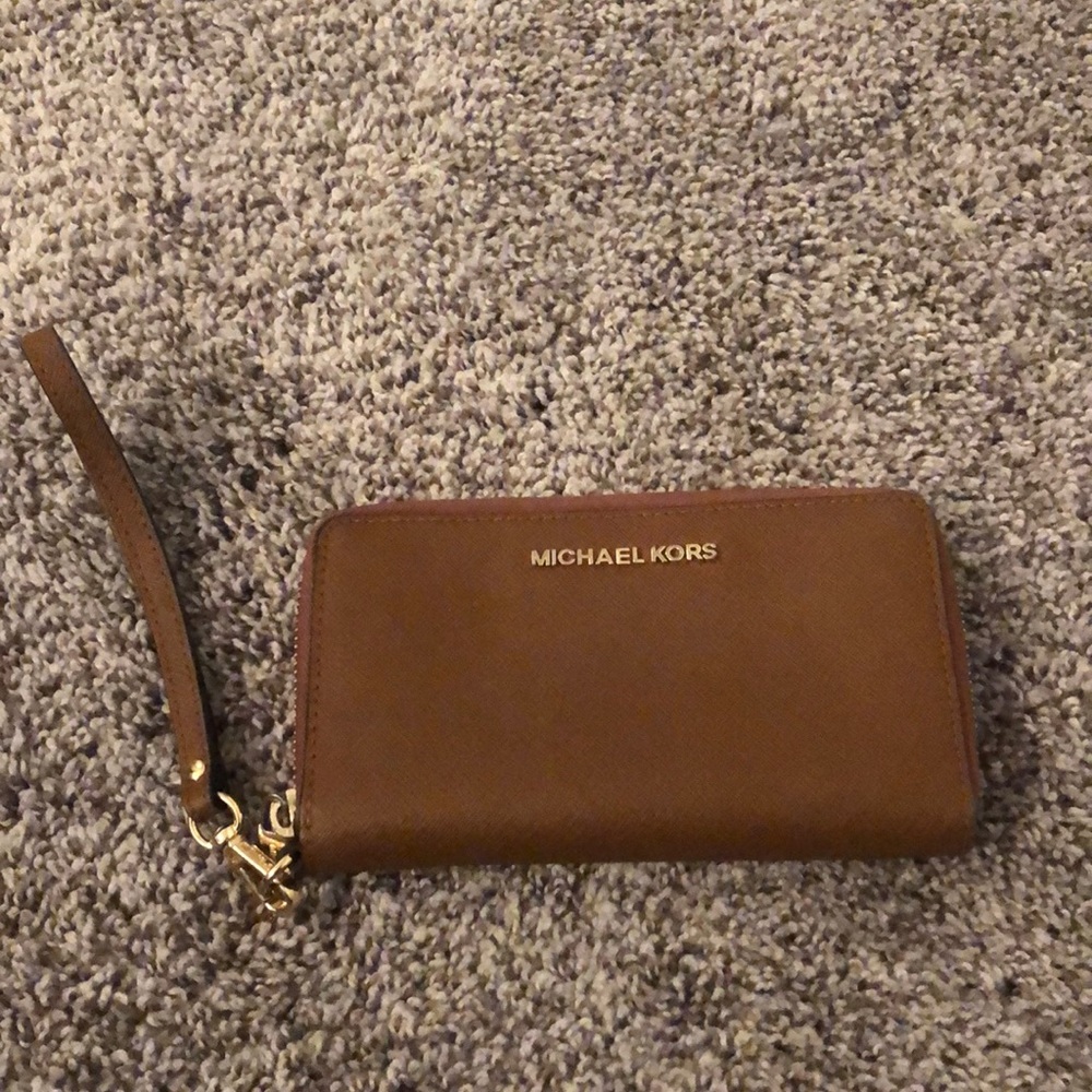 Micheal Kors large smartphone wristlet